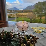 Semesterbostad The Chess House Lofoten - Luxury Arctic In