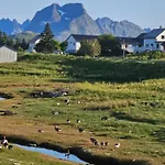 Semesterbostad The Chess House Lofoten - Luxury Arctic In *